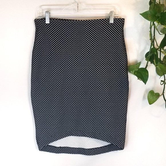 **SOLD** H&M Black & White Polka Dot Knee Skirt - Picture 1 of 5